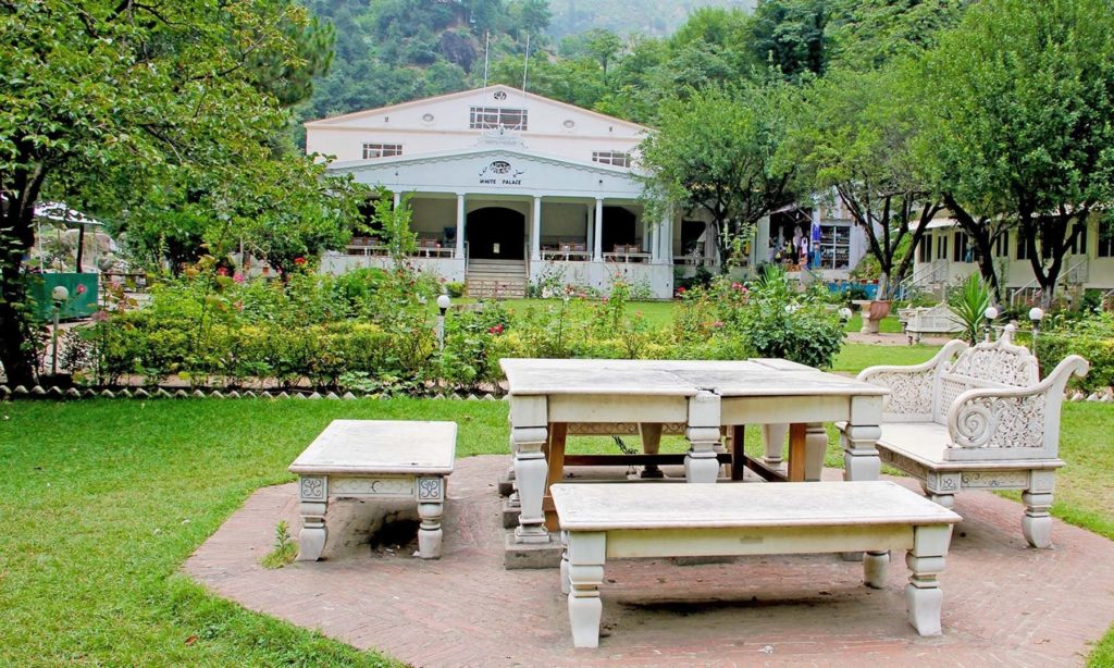 hotel white palace swat